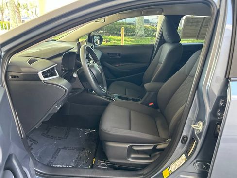 Used 2025 Toyota Corolla LE FWD image 6