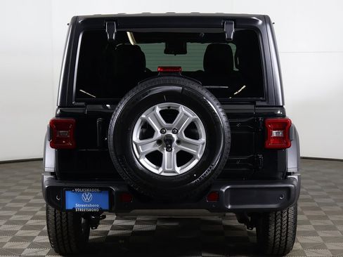 Used 2022 Jeep Wrangler Unlimited Sport image 11