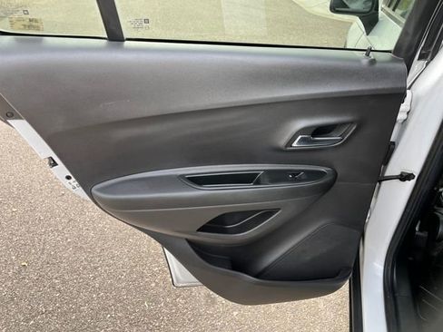 Used 2020 Chevrolet Trax LT w/ Redline Edition image 7