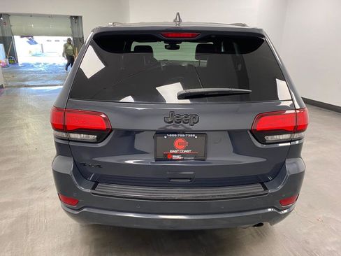 Used 2017 Jeep Grand Cherokee Altitude image 5