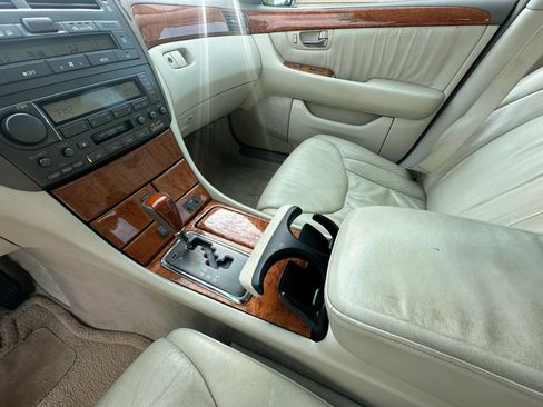 Used 2001 Lexus LS 430 RWD image 17