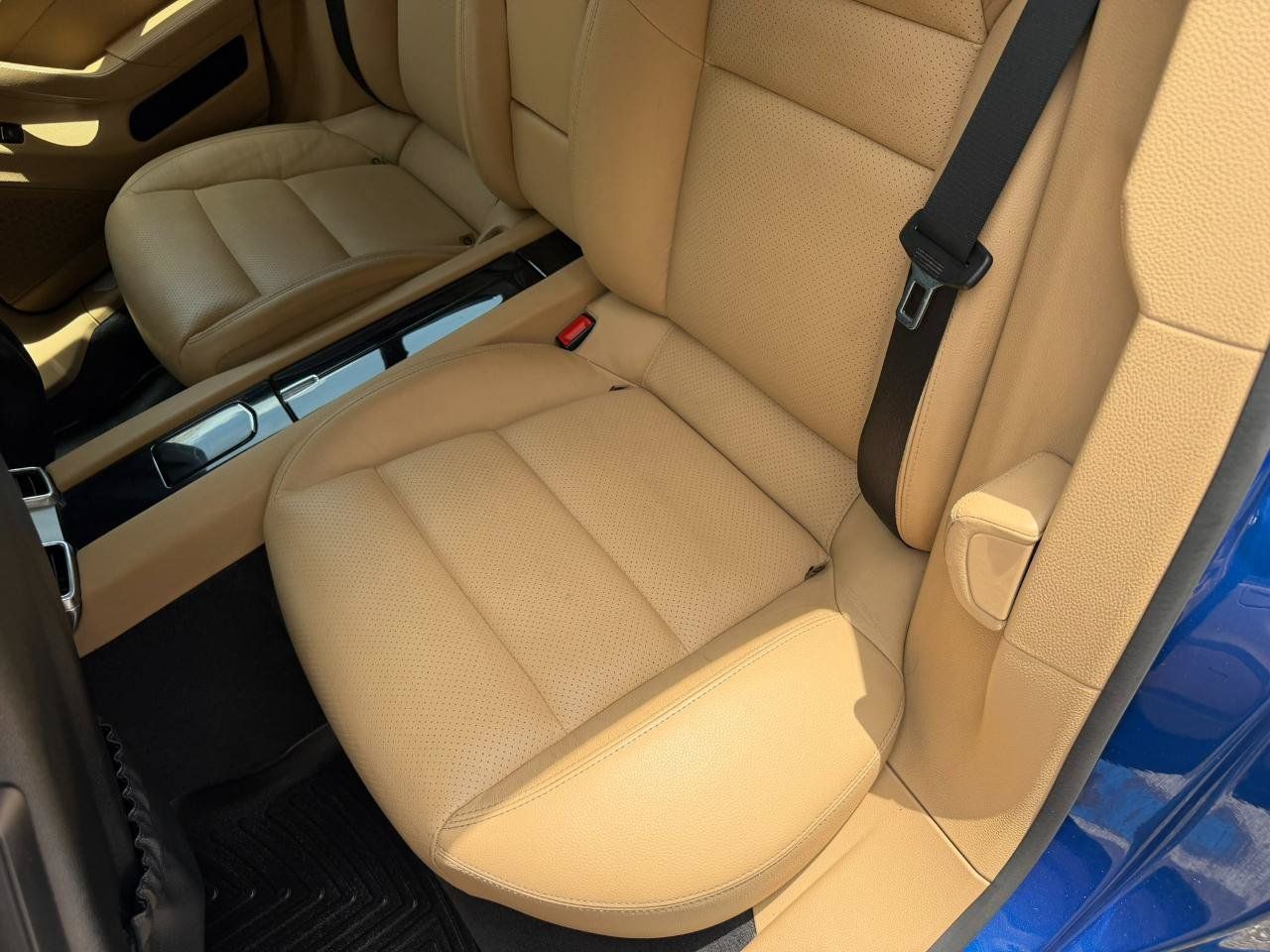 Used 2015 Porsche Panamera 4 AWD/4WD image 41