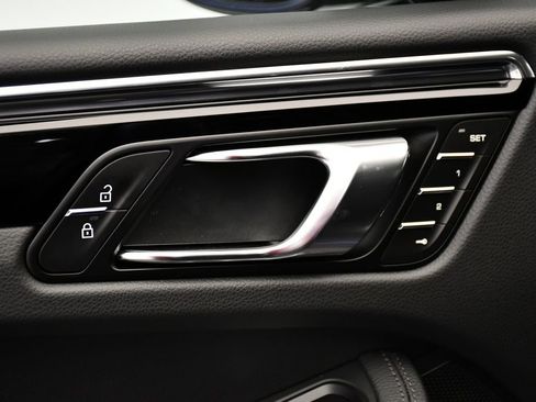 Certified 2026 Porsche Macan AWD/4WD image 37