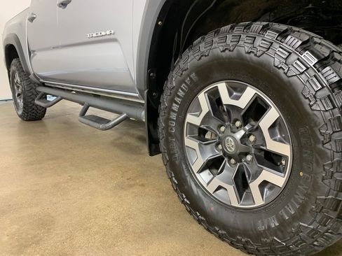 Used 2020 Toyota Tacoma TRD Off-Road w/ Technology Package AWD/4WD image 6