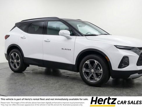 Used 2025 Chevrolet Blazer LT FWD image 1