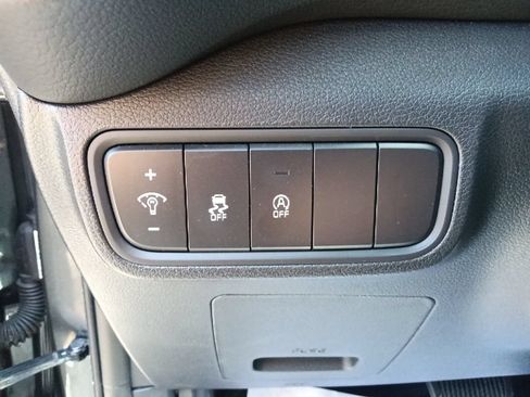 Used 2025 Kia Soul LX w/ LX Technology Package FWD image 17