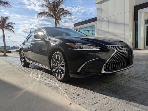 Used 2020 Lexus ES 300h w/ Premium Package image 2