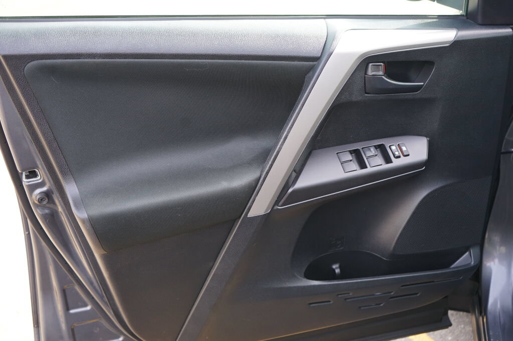 Used 2018 Toyota RAV4 LE w/ All Weather Liner Package FWD image 12
