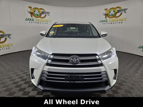 Used 2017 Toyota Highlander Limited Platinum image 3