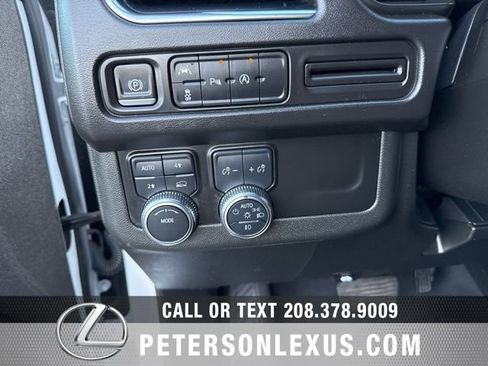 Used 2024 GMC Yukon SLT AWD/4WD image 25