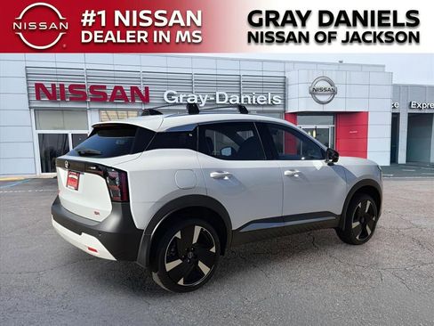 New 2026 Nissan Kicks SR FWD image 2