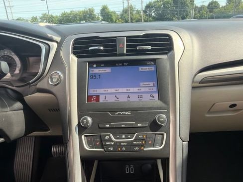 Used 2019 Ford Fusion SEL FWD image 16