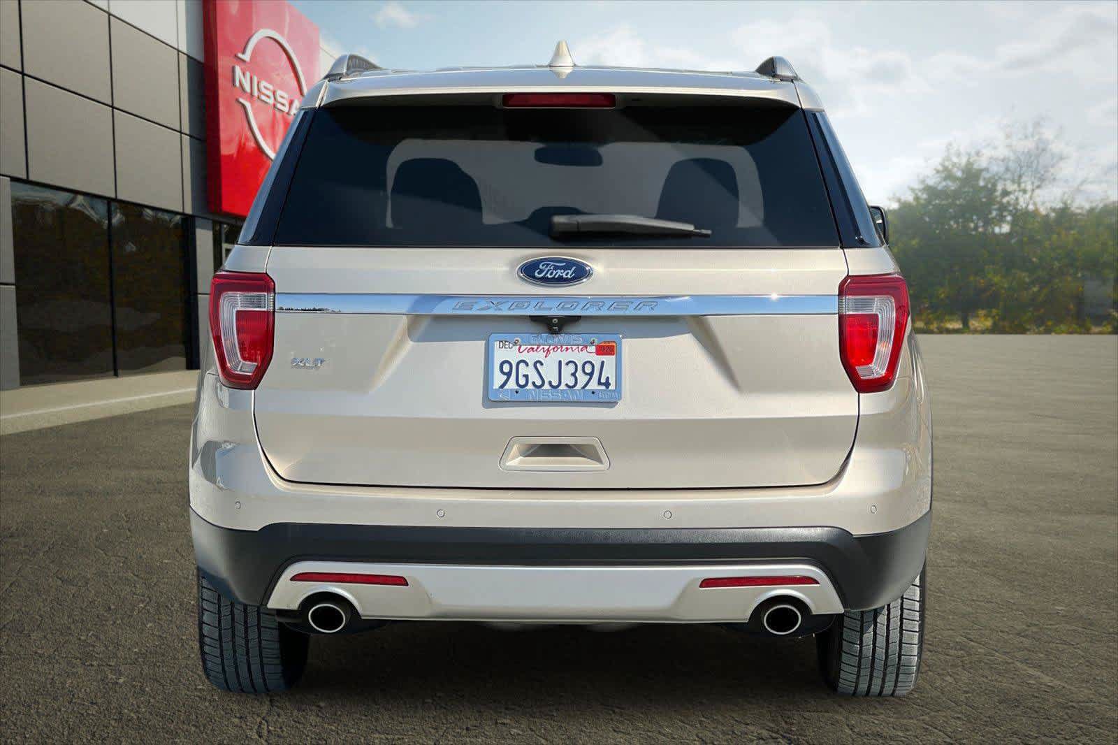 Used 2017 Ford Explorer XLT FWD image 7