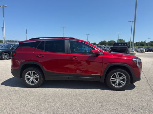 Used 2022 GMC Terrain SLE w/ Driver Convenience Package AWD/4WD image 4