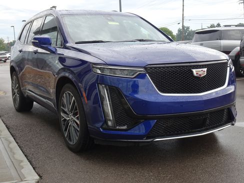 Used 2023 Cadillac XT6 Sport w/ Technology Package AWD/4WD image 6