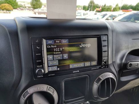 Used 2015 Jeep Wrangler Unlimited Sport AWD/4WD image 14