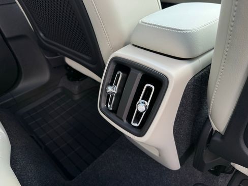 Used 2025 Volvo XC40 B5 Plus w/ Protection Package Premier image 34