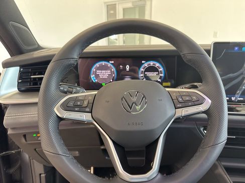 New 2025 Volkswagen Tiguan SE R-Line image 21