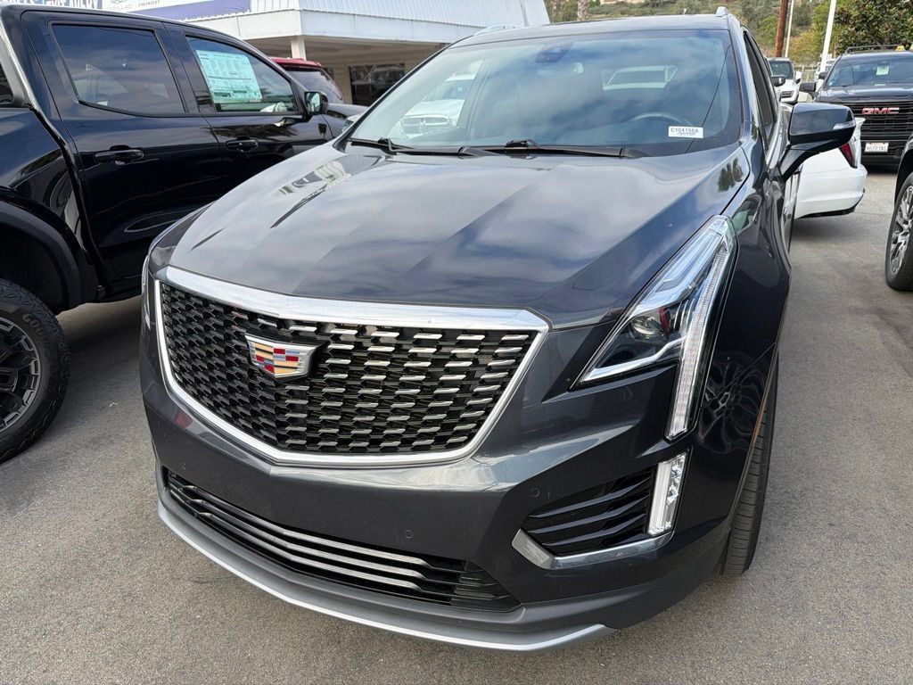Used 2022 Cadillac XT5 Premium Luxury FWD image 2
