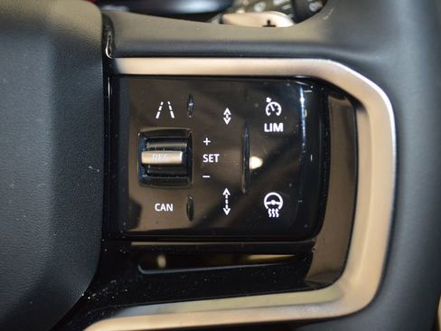 Used 2025 Land Rover Discovery Sport S image 23