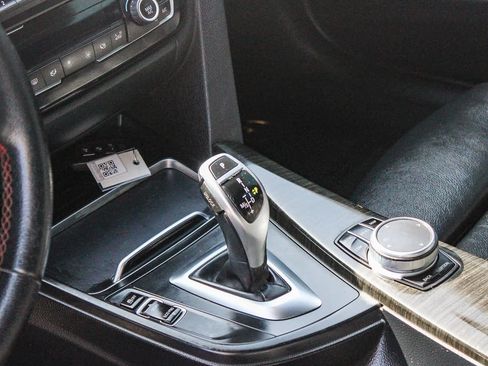 Used 2018 BMW 330i xDrive Wagon image 21