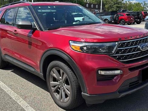 Used 2021 Ford Explorer XLT w/ Equipment Group 202A AWD/4WD image 3