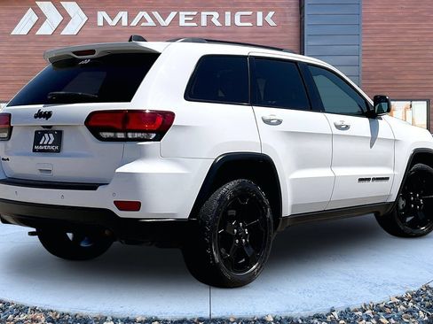 Used 2020 Jeep Grand Cherokee Laredo AWD/4WD image 5