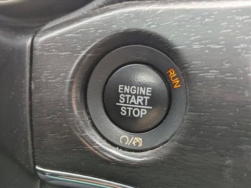 Used 2017 Jeep Grand Cherokee Limited image 12