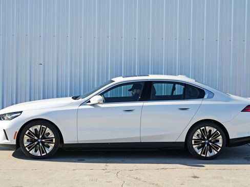 Used 2024 BMW i5 eDrive40 w/ M Sport Package image 56