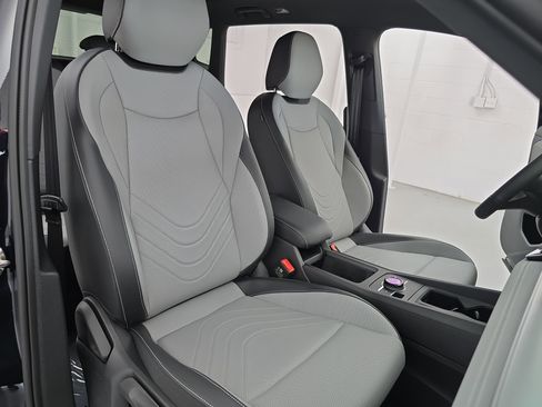 New 2026 Volkswagen Tiguan SE R-Line FWD image 10