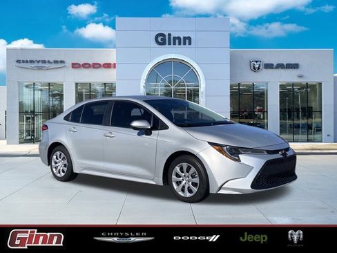 Used 2020 Toyota Corolla LE image 1