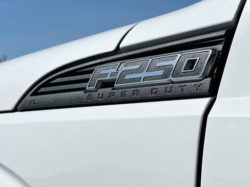 Used 2015 Ford F250 XL w/ Power Equipment Group RWD image 15