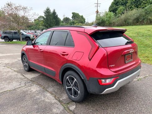 Used 2025 Kia Niro EX FWD image 3