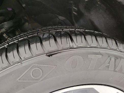 Used 2025 Nissan Rogue SV image 4