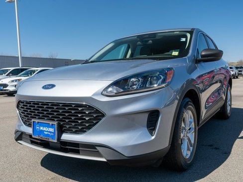 Used 2022 Ford Escape SE w/ Cold Weather Package AWD/4WD image 2