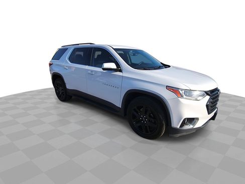 Used 2019 Chevrolet Traverse LT w/ LPO, 'HIT The Road' Package FWD image 2
