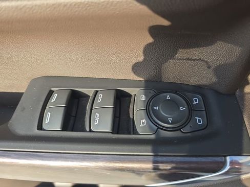 Used 2021 Chevrolet Silverado 1500 LTZ w/ Safety Package II AWD/4WD image 28