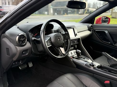 Used 2020 Nissan GT-R Premium w/ Premium Interior Package image 10