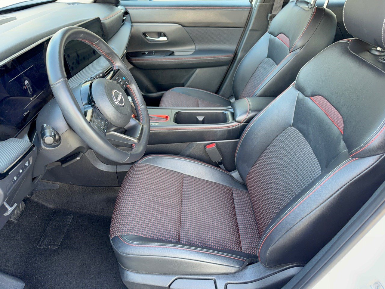Used 2025 Nissan Kicks SR w/ SR Premium Package FWD image 5