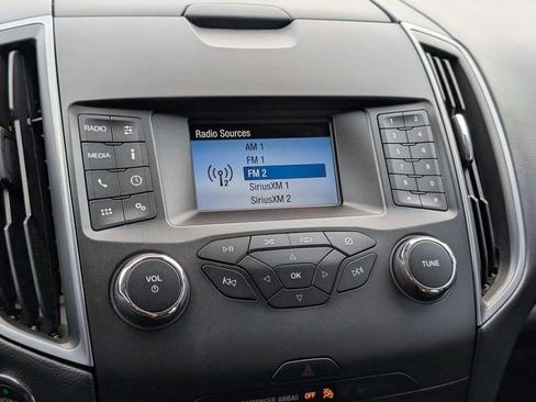 Used 2019 Ford Edge SE image 25