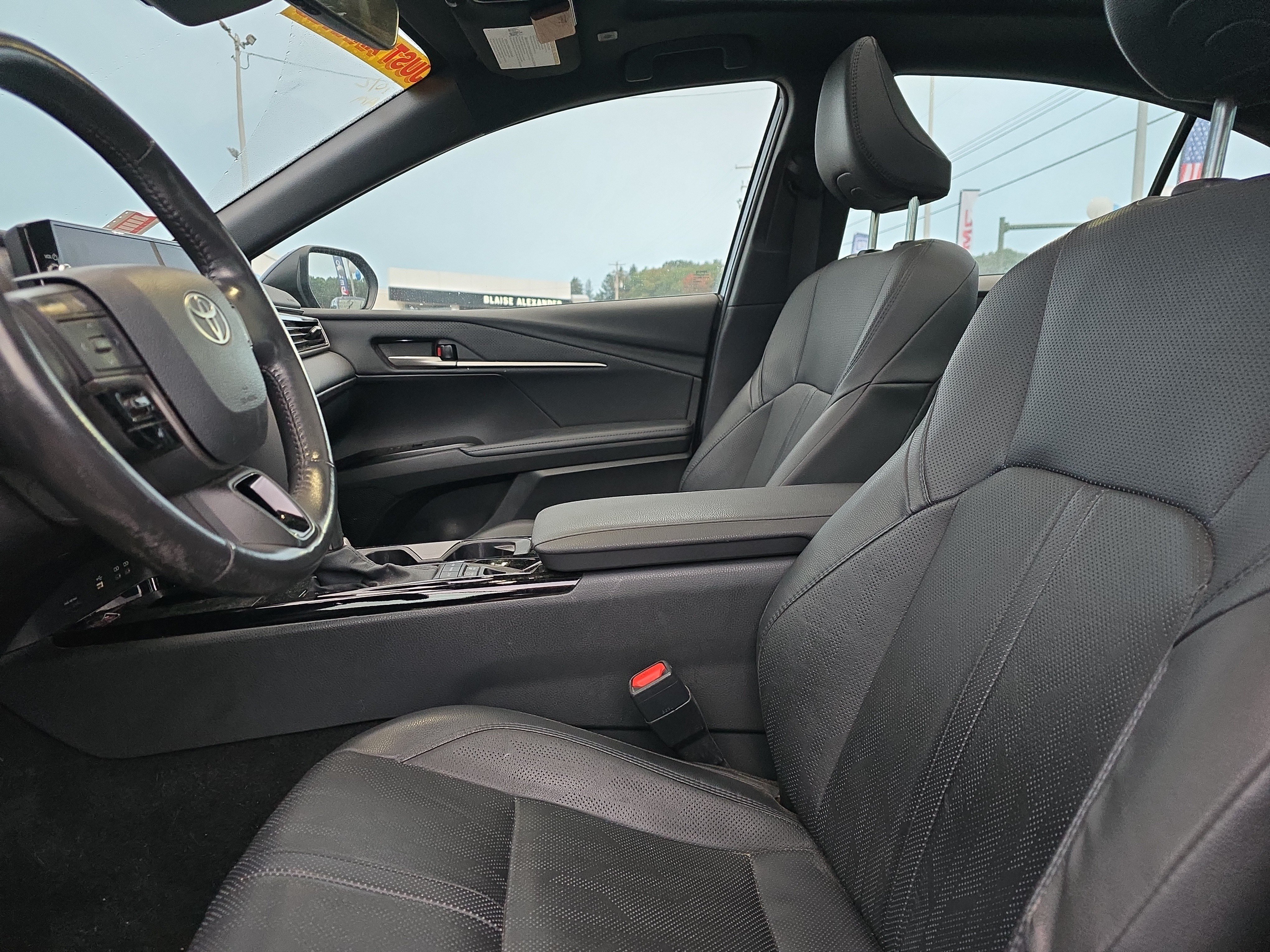 Used 2025 Toyota Camry XSE FWD image 10