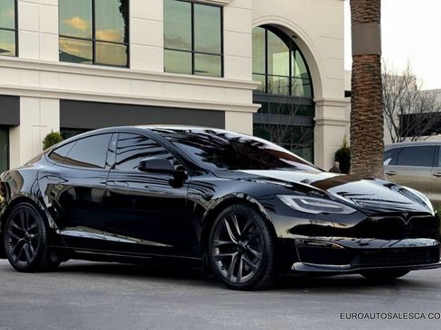 Used 2022 Tesla Model S Plaid image 2