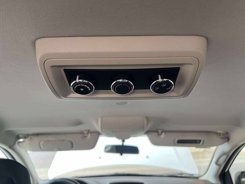 Used 2018 Dodge Grand Caravan SE FWD image 30