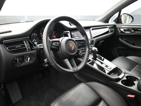 Certified 2024 Porsche Macan Turbo image 4
