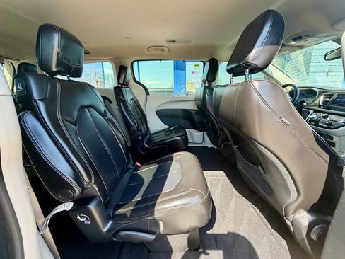 Used 2021 Chrysler Voyager Lxi FWD image 41