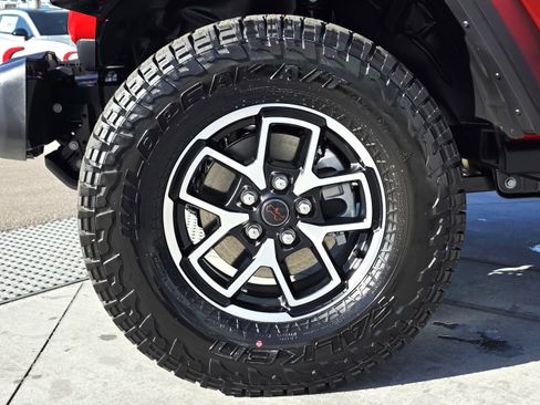 New 2025 Jeep Gladiator Rubicon w/ Technology Group image 9