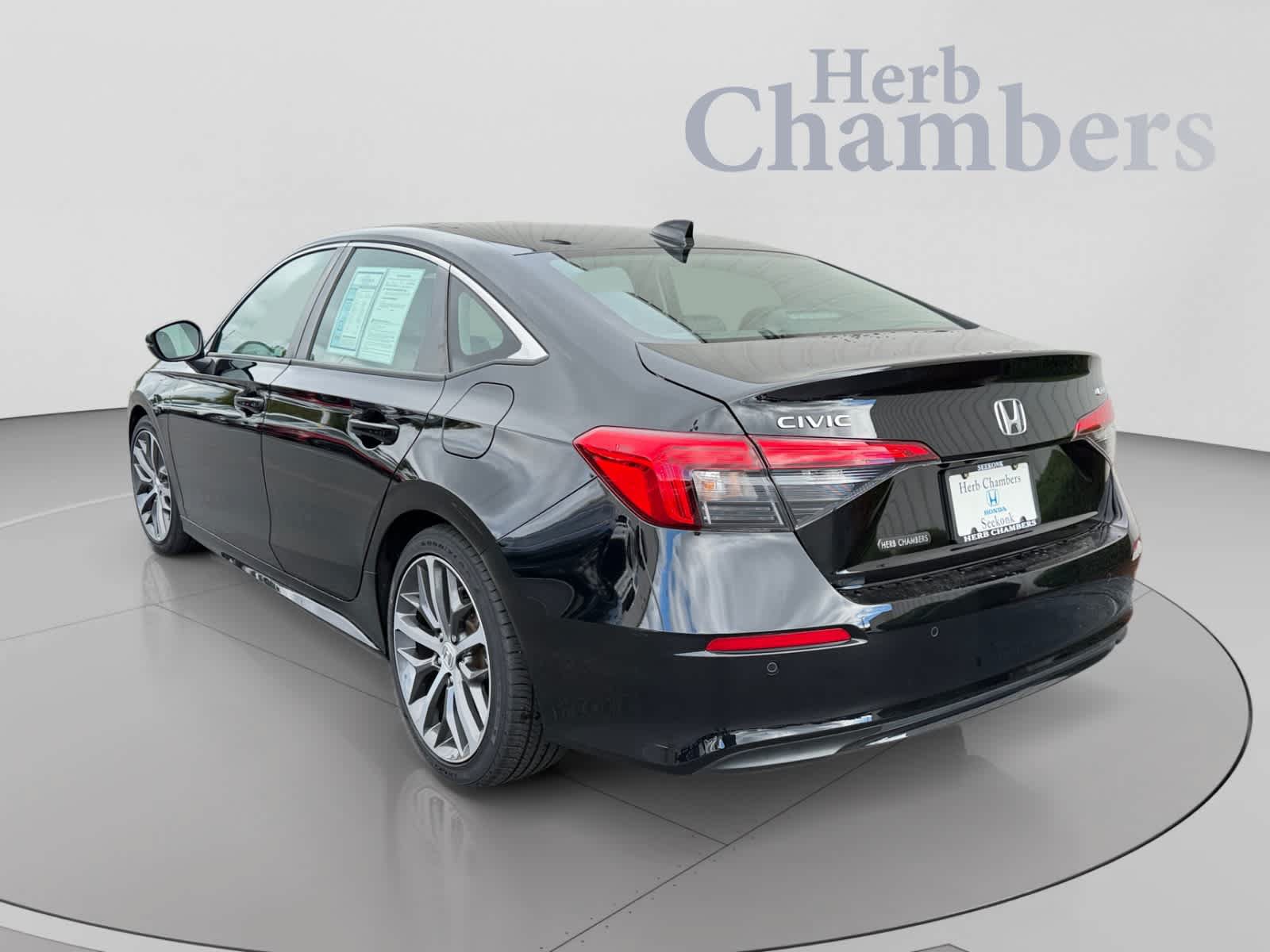 Used 2024 Honda Civic Touring image 3