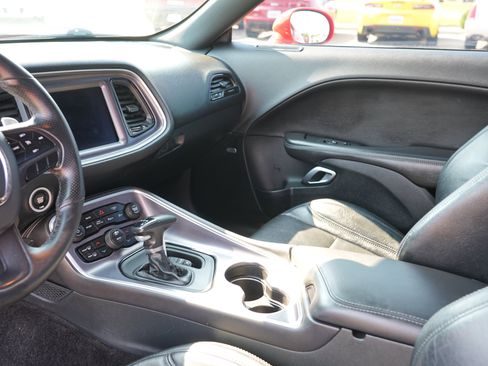 Used 2018 Dodge Challenger R/T Scat Pack RWD image 15
