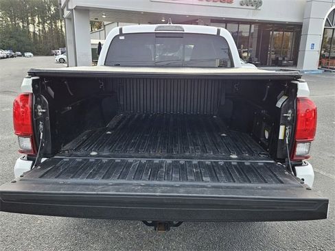 Used 2019 Toyota Tacoma TRD Sport image 7