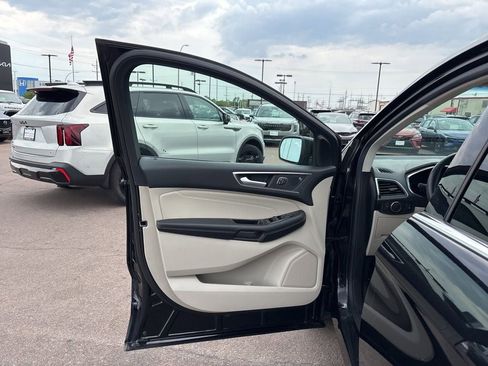 Used 2020 Ford Edge Titanium w/ Equipment Group 301A AWD/4WD image 11